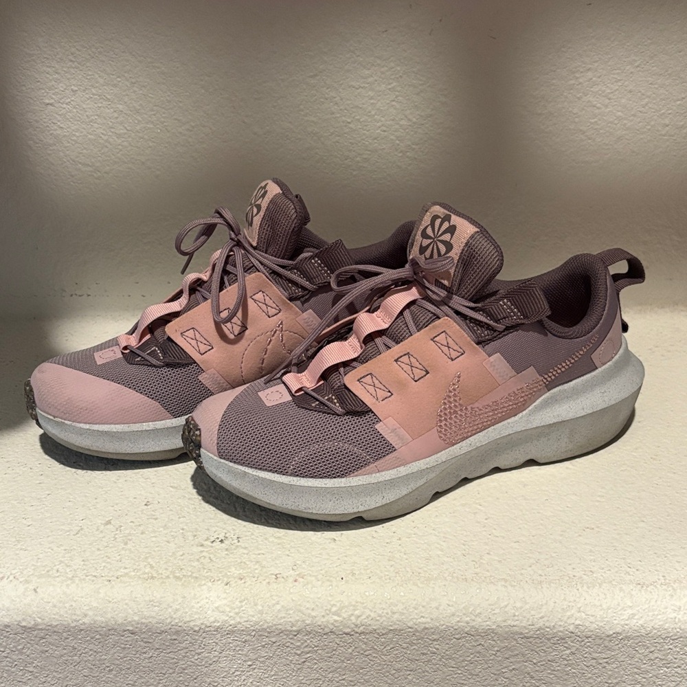 Nike Women's Pink and Mauve Sneakers